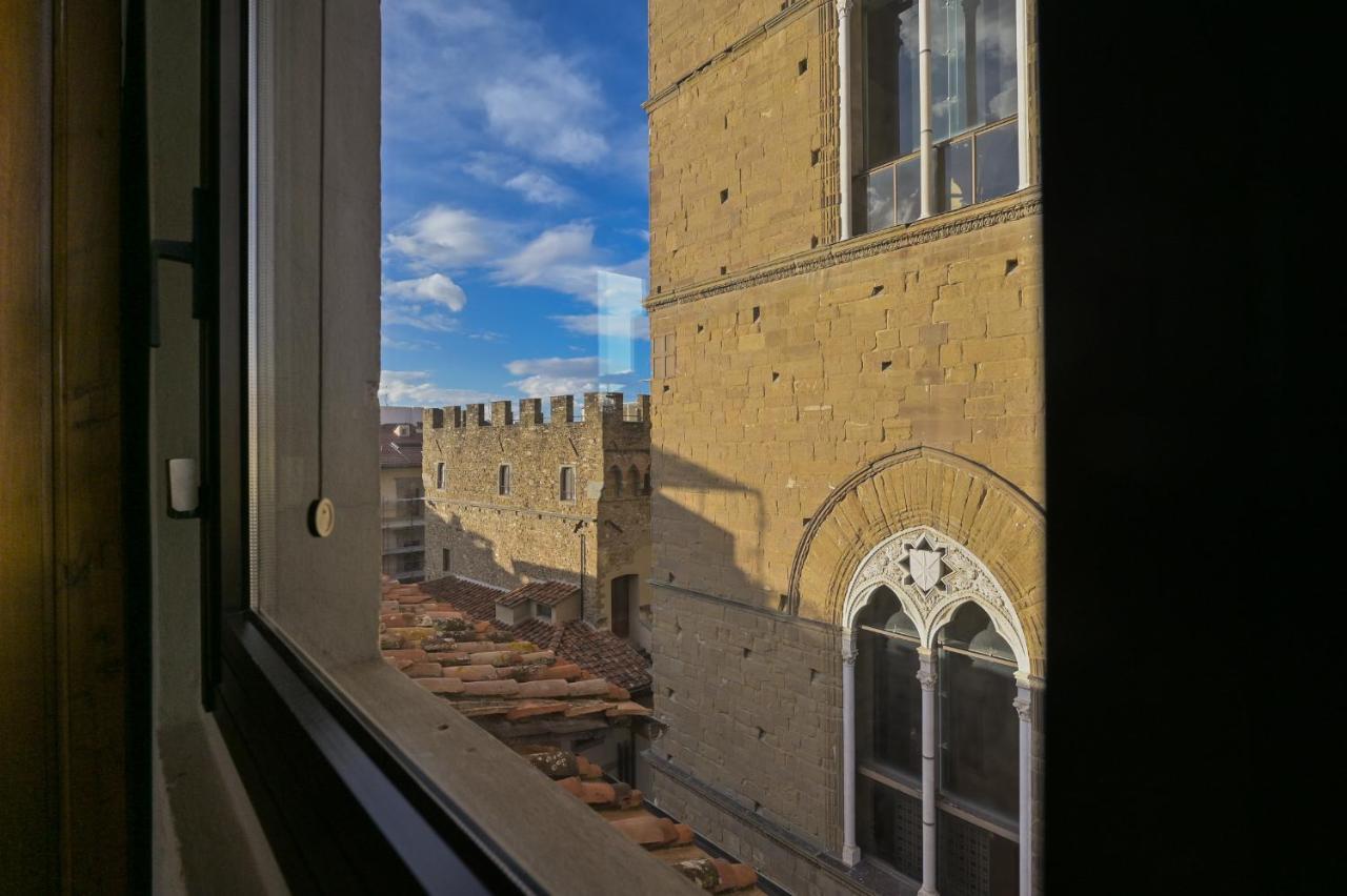 Via Lamberti, 3 - Florence Charming Apartments - Charming And Historic 5Th-Floor Attic Apartment With Elevator In A Building At The Heart Of Vibrant Florence, Just A 2-Minute Walk From All Attractions Ngoại thất bức ảnh