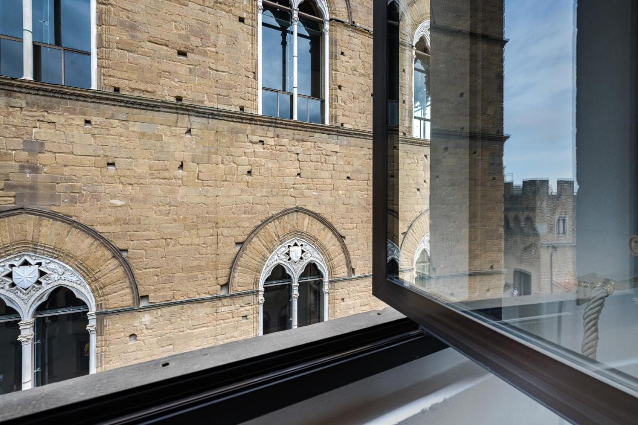 Via Lamberti, 3 - Florence Charming Apartments - Charming And Historic 5Th-Floor Attic Apartment With Elevator In A Building At The Heart Of Vibrant Florence, Just A 2-Minute Walk From All Attractions Ngoại thất bức ảnh